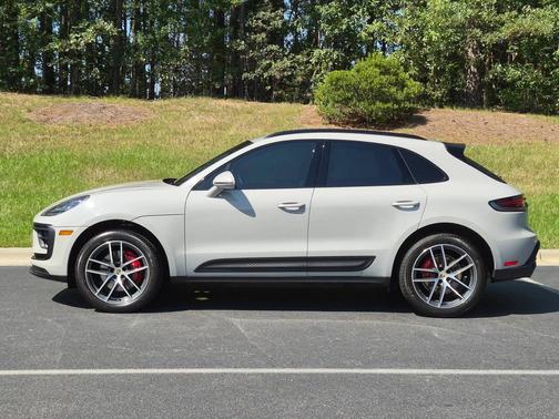 Chalk 2024 Porsche Macan