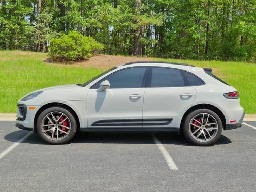 Chalk 2024 Porsche Macan