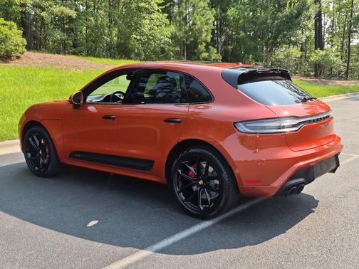 Papaya Metallic 2023 Porsche Macan