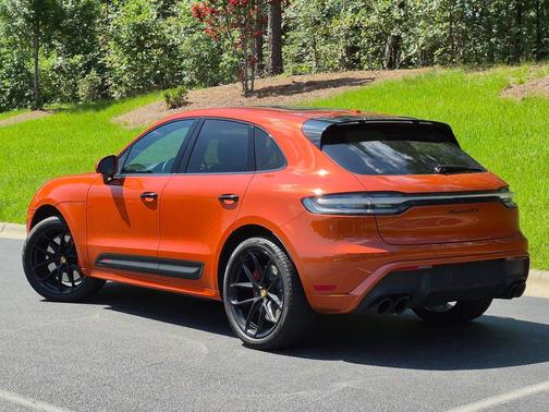Papaya Metallic 2023 Porsche Macan