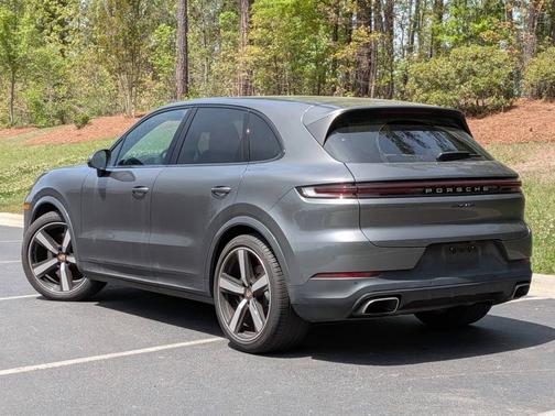 Quartzite Grey Metallic 2025 Porsche Cayenne