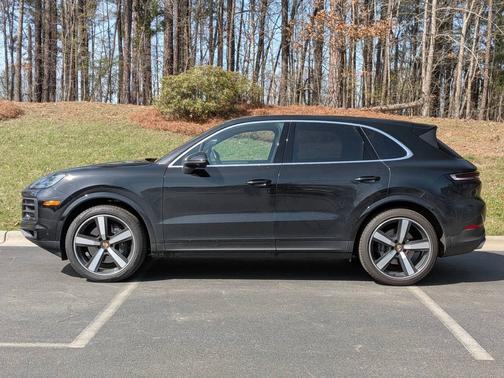 Chromite Black Metallic 2025 Porsche Cayenne