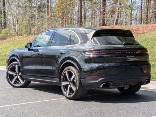 Chromite Black Metallic 2025 Porsche Cayenne