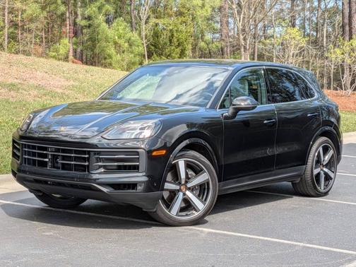 Chromite Black Metallic 2025 Porsche Cayenne