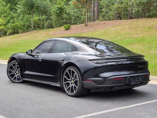 Jet Black Metallic 2022 Porsche Taycan