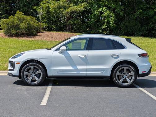 2025 Porsche Macan 