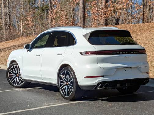 2025 Porsche Cayenne 