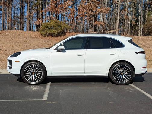 2025 Porsche Cayenne 