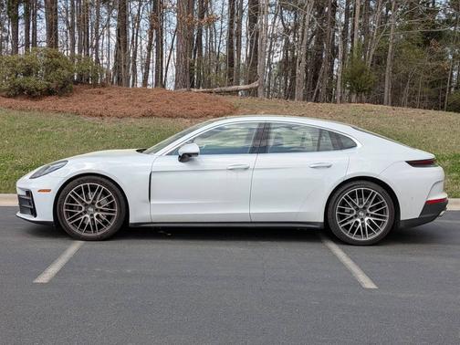 2024 Porsche Panamera 
