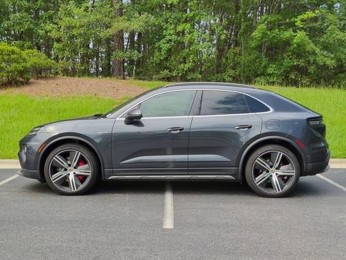 Volcano Grey Metallic 2025 Porsche Macan