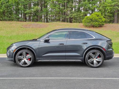 Volcano Grey Metallic 2025 Porsche Macan