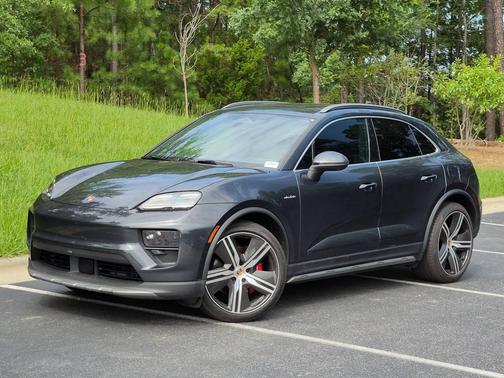 Volcano Grey Metallic 2025 Porsche Macan
