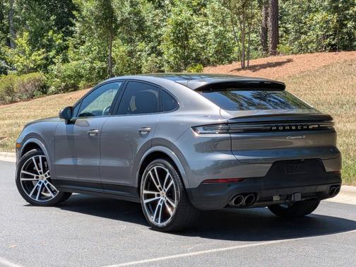 Quartzite Grey Metallic 2024 Porsche Cayenne