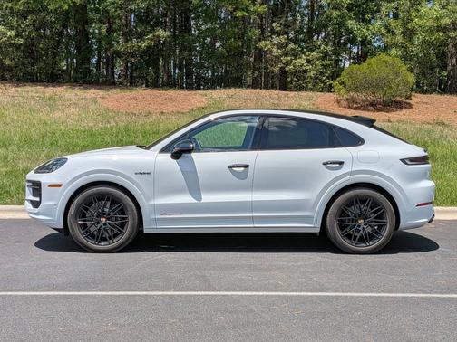 Carrara White Metallic 2026 Porsche Cayenne