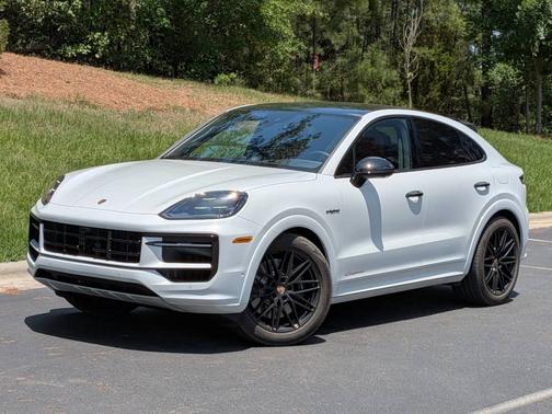 Carrara White Metallic 2026 Porsche Cayenne