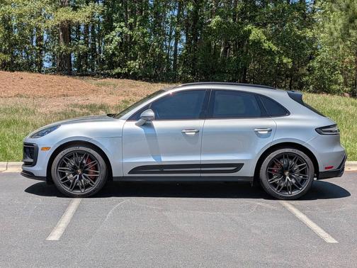 Dolomite Silver Metallic 2026 Porsche Macan