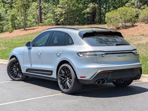 Dolomite Silver Metallic 2026 Porsche Macan
