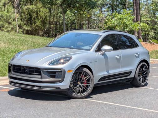 Dolomite Silver Metallic 2026 Porsche Macan