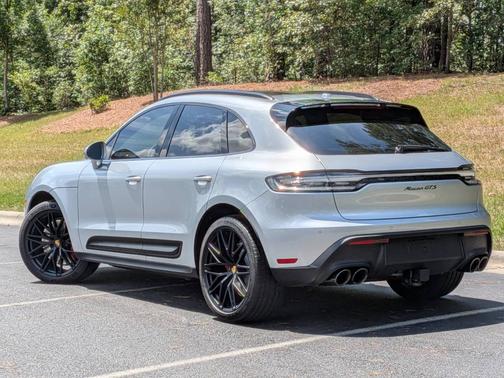Dolomite Silver Metallic 2026 Porsche Macan