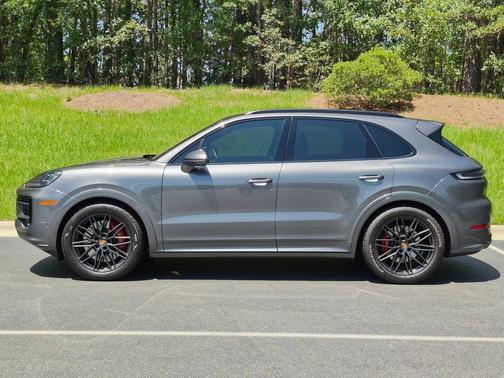 Quartzite Grey Metallic 2026 Porsche Cayenne