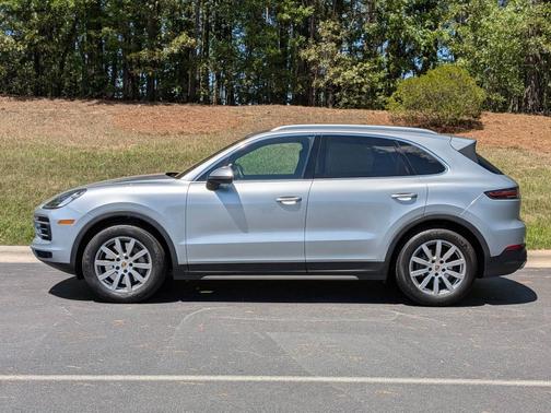 Dolomite Silver Metallic 2021 Porsche Cayenne