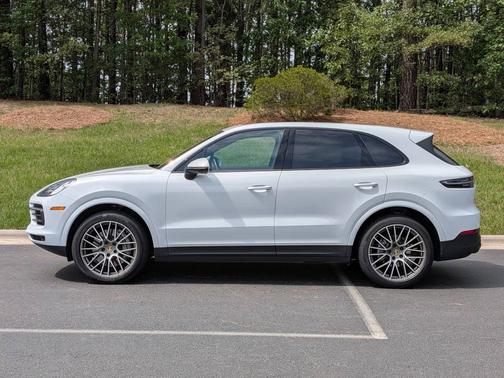 Carrara White Metallic 2023 Porsche Cayenne