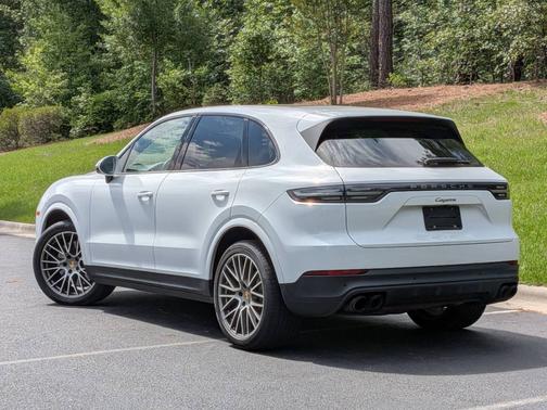 Carrara White Metallic 2023 Porsche Cayenne