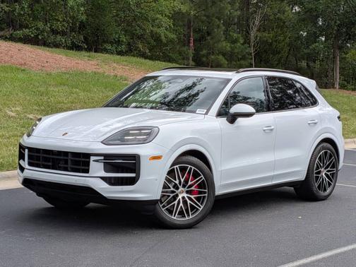 Carrara White Metallic 2026 Porsche Cayenne