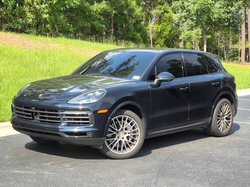Moonlight Blue Metallic 2022 Porsche Cayenne