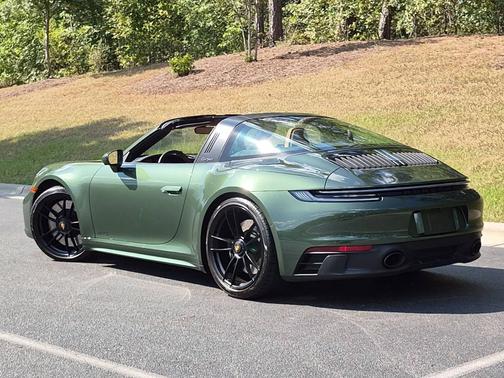 Paint to Sample: Oakgreenmetallic 2024 Porsche 911