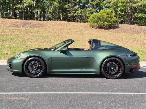 Paint to Sample: Oakgreenmetallic 2024 Porsche 911