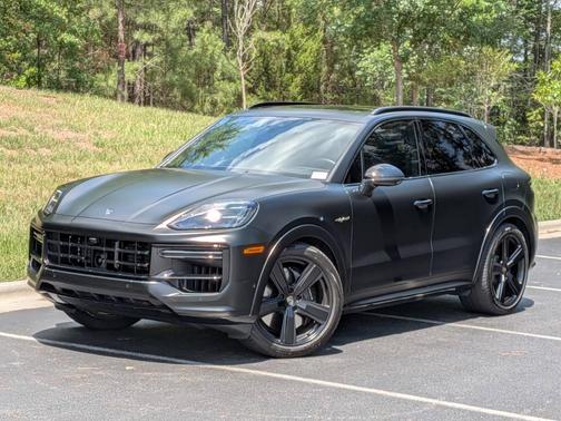 Chromite Black Metallic 2025 Porsche Cayenne