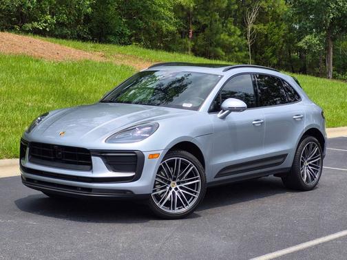 Dolomite Silver Metallic 2026 Porsche Macan