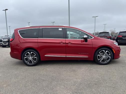 2026 Chrysler Pacifica Pinnacle