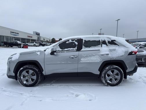 2022 Toyota RAV4 XLE