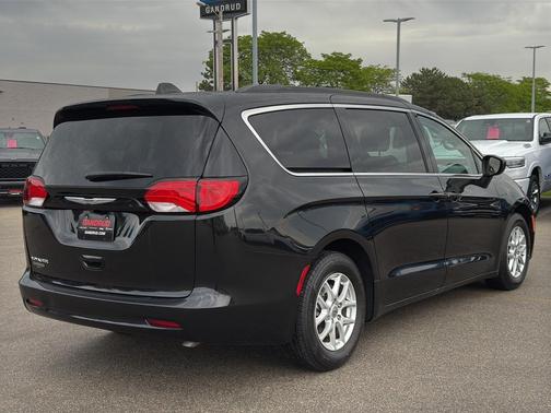 2021 Chrysler Voyager LXI