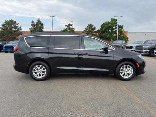 2021 Chrysler Voyager LXI