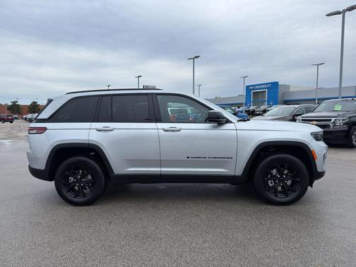 2025 Jeep Grand Cherokee Laredo