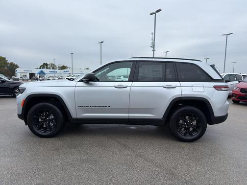 2025 Jeep Grand Cherokee Laredo