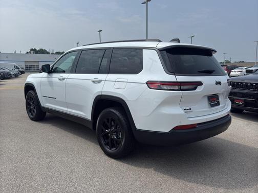 Bright White Clearcoat 2026 Jeep Grand Cherokee L Laredo