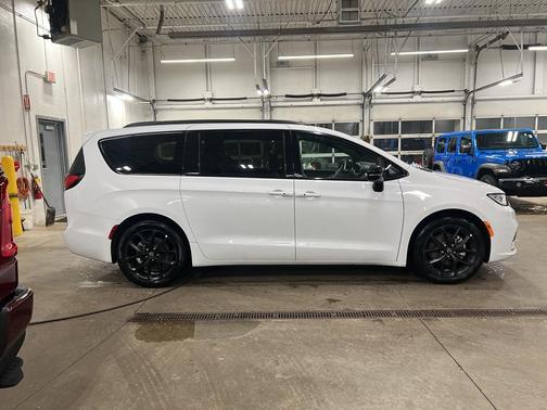 2025 Chrysler Pacifica Limited