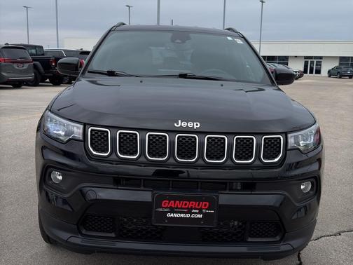 2023 Jeep Compass Latitude Lux
