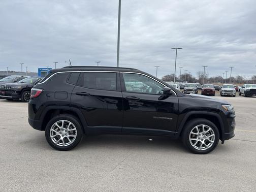 2023 Jeep Compass Latitude Lux