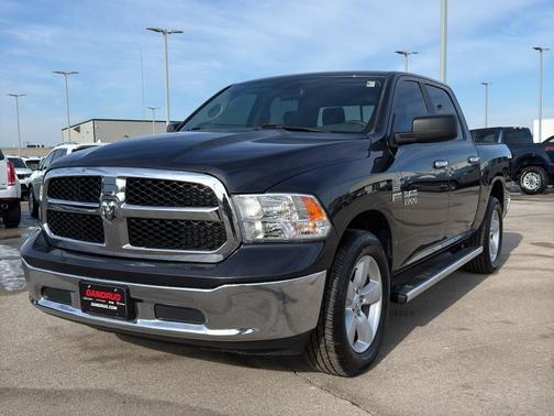 2016 RAM 1500 SLT