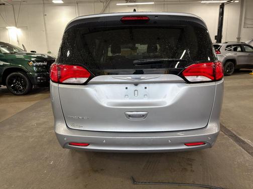 Billet Silver Metallic Clearcoat 2019 Chrysler Pacifica L