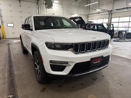 Bright White Clearcoat 2025 Jeep Grand Cherokee Limited
