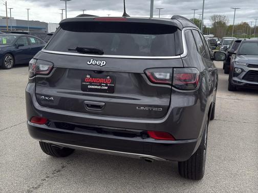 Granite Crystal Clearcoat Metallic 2023 Jeep Compass Limited