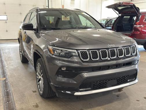 Granite Crystal Clearcoat Metallic 2023 Jeep Compass Limited