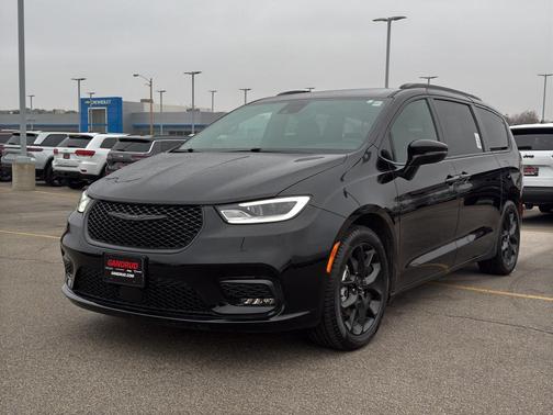 2024 Chrysler Pacifica Touring-L