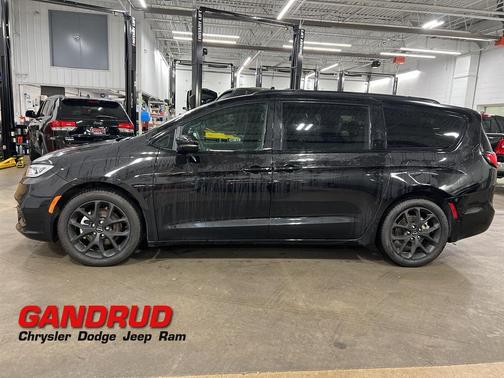 2024 Chrysler Pacifica Touring-L